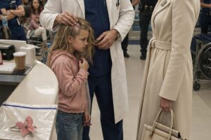 Chief Surgeon Protects Girl From Stepmother’s Hidden Cruelty